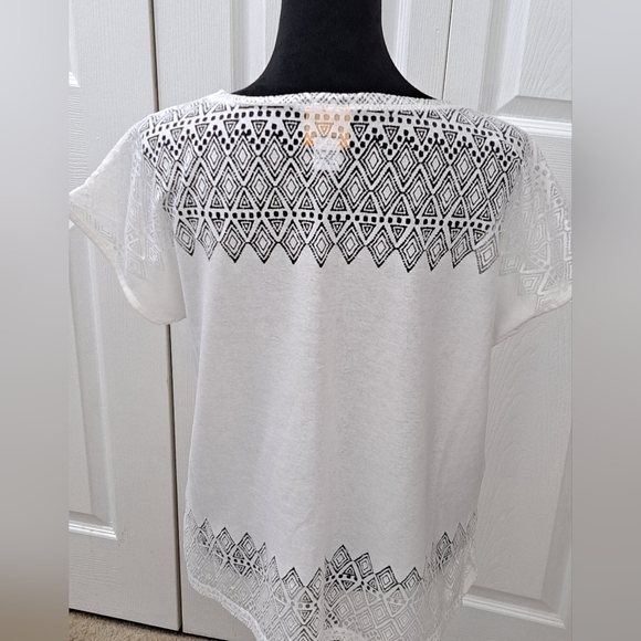 Ruby Road White Top With Laser Cutouts    Size M - Picture 4 of 12